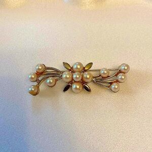 Women’s Vintage Pearl Art Deco Pearl Cluster Pendant Brooch.